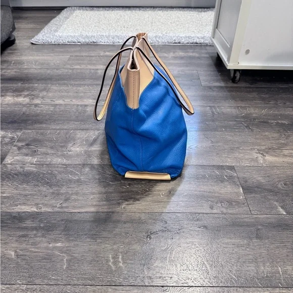 Isaac Mizrahi Blue and Tan Tote Bag - Picture 4 of 11